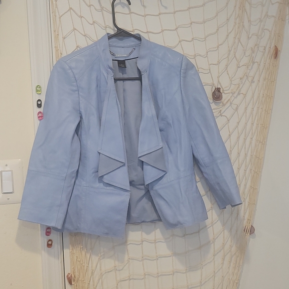 White House Black Market - Picture 1 of 4